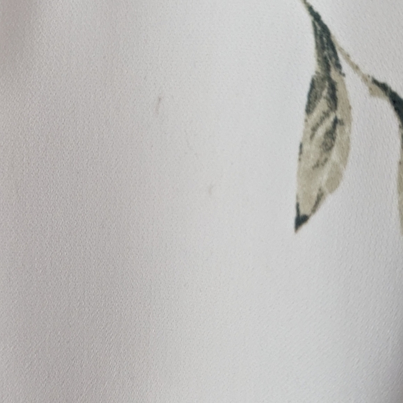 White floral print blouse from dynamite size XS - Picture 4 of 6